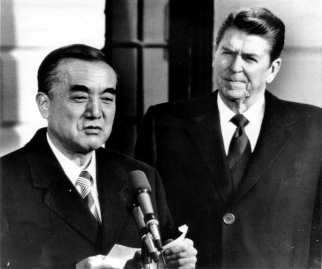 「ロン・ヤス」関係の原点 外交文書で明らかに