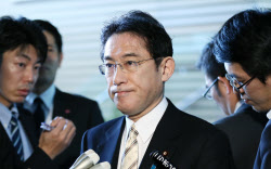 外相「慰安婦問題、全力で」 早期妥結へ28日訪韓