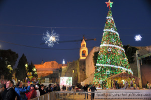 ベツレヘムで、バチカンで… クリスマス、祈りの夜