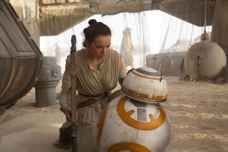 『スター・ウォーズ』メイキング映像公開 “リアル”にこだわる撮影の裏側