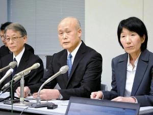 乳房全摘出、病院長「原因特定できていない」 2015年12月26日 10時41分