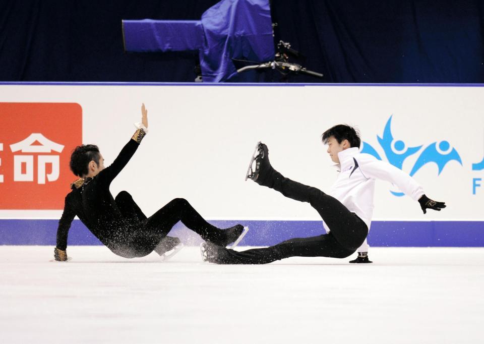 羽生と衝突の村上、膝痛め「パニック状態」／フィギュア