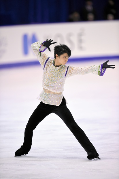 羽生、４連覇も演技に納得いかず「メラメラと悔しい思いが…」