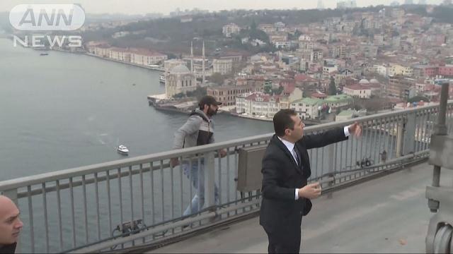 トルコ大統領 飛び降り自殺を図る男性を救う