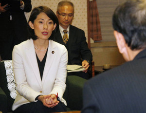 高浜再稼働前の訓練こだわらず 原発広域避難で担当相