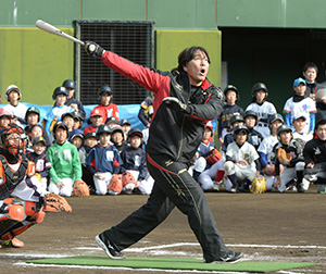 松井秀喜氏13年ぶりジャイアンツ球場で豪快２発