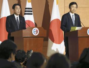 「慰安婦問題、最終的に解決」…日韓外相が表明