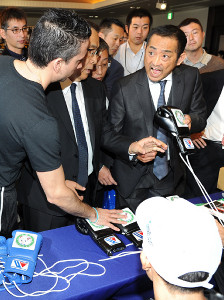 井岡一翔、グローブめぐり怒号飛び交うも平常心