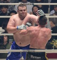 バルト、ピーター・アーツに総合デビュー戦で圧勝