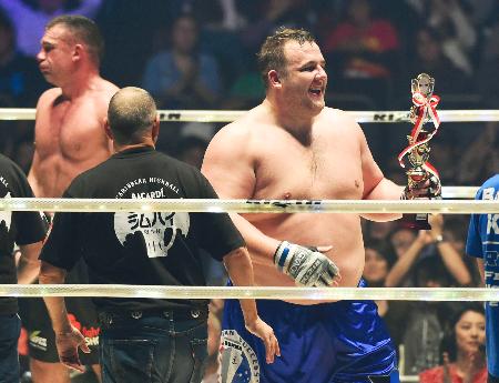 バルト アーツに圧勝デビュー 相撲＆柔道融合スタイル見せた