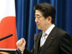 首相所感「築城３年、落城１日」 ４年目へ緊張感