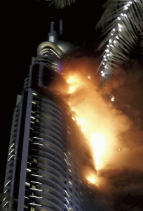 ドバイで高層ビル火災、１人死亡・１４人軽傷 2016年01月01日 08時42分