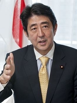 同日選、判断は「三つの選挙」 支持率・株価も考慮か