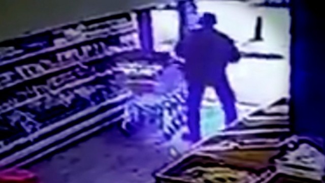 イスラエルで銃乱射、9人死傷 容疑者は逃走