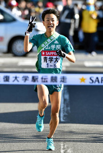 青学大がリード広げる=箱根駅伝