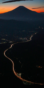 Uターンラッシュがピーク 混雑・渋滞…短い連休で集中