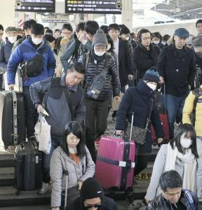 大分駅のホーム 古里に「またね」Ｕターンラッシュ 2016年01月04日