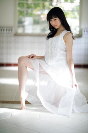 欅坂46の新星・佐藤詩織がグラビアデビュー 篠山紀信氏絶賛