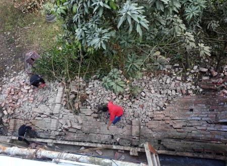 インド北東部でM6.7の地震、6人死亡 負傷100人