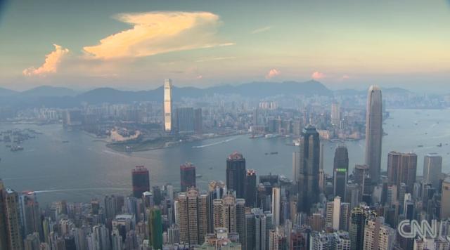 香港で中国批判の書店関係者が行方不明、行政長官は中国の関与否定