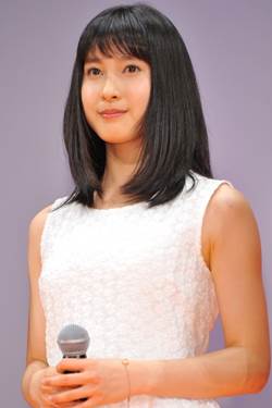 土屋太鳳、紅白衣装に込めた井上真央への"憧れ"「影響を与えてくださった」