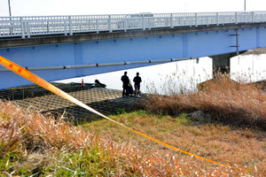 17歳男性を川に落とし殺害容疑、男4人逮捕 千葉・柏