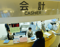 紹介状なしの大病院受診、初診の追加負担５千円に 厚労省、２８年度から