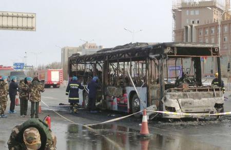 中国でバスから突然出火１４人死亡、３２人負傷