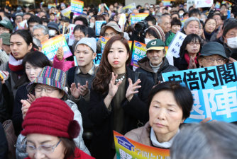 「野党共闘」訴え 東京・新宿駅西口で街宣