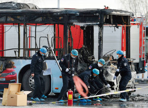 中国自治区でバス火災１７人死亡 放火容疑男を拘束