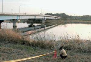 柏・１７歳殺害 「元気だったのに…」 悼む人ら現場訪れる
