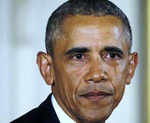 オバマ氏、銃規制強化への決意を涙ながらに訴え 2016年01月06日 11時14分