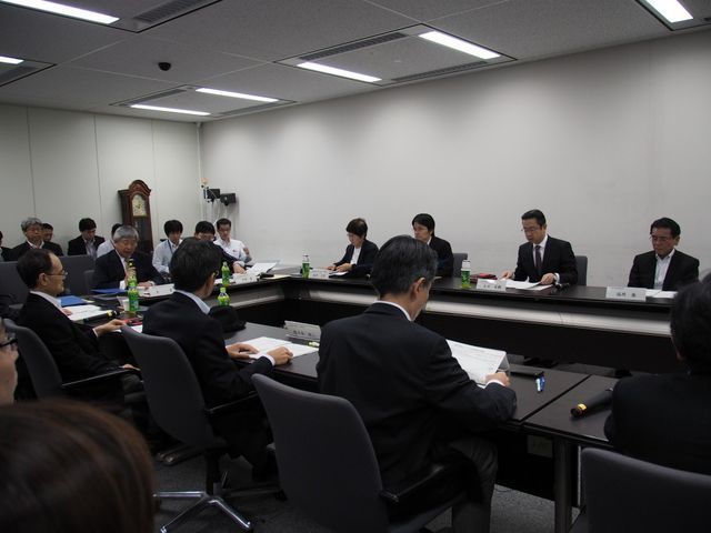 ソフトバンク、先陣を切り“低価格”プランを発表--ドコモとKDDIの追随は