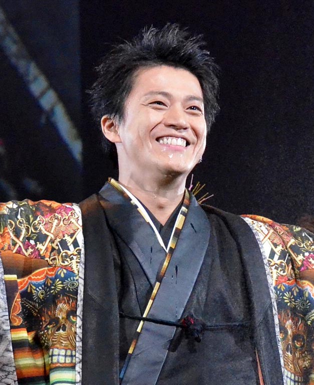 小栗旬、人生初ランウェイに「ありがたい。めでたいなという感じ」