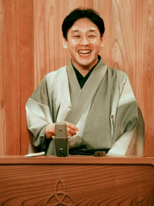 故・桂枝雀さんの長男りょうばさん、大阪・西成で初高座