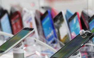 ソフトバンク、スマホ月4900円プラン 値下げ要請受け