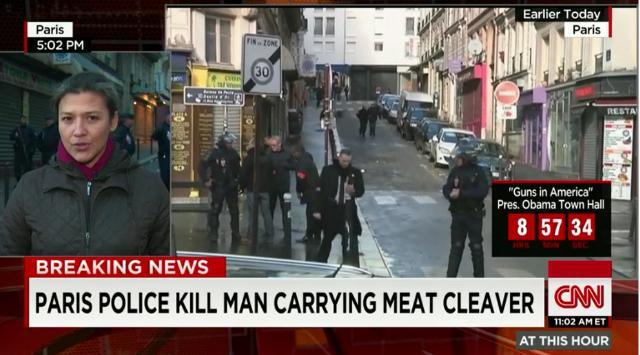 パリの警察に押し入ろうとした男射殺 新聞襲撃から1年