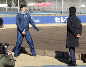日本ハム大谷１カ月半ぶり投球練習、捕手座らせ30球