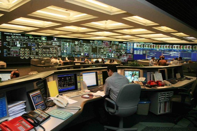 財政難のサウジ、国営石油の上場検討 時価総額数兆ドルか