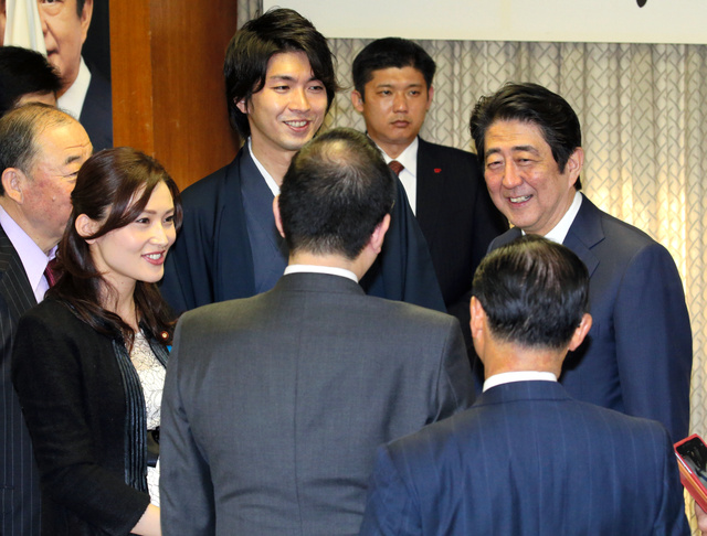 育児休暇「議員判断で」 制度改正に否定的