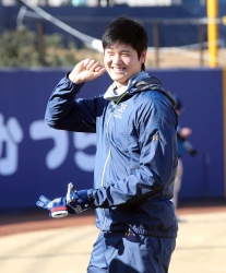 大谷 初ブルペンで３０球、報道陣不在狙った？笑み浮かべ否定