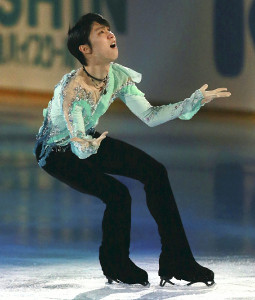 氷上からエール 羽生選手らエキシビション