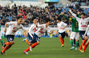 ［サッカー］国学院久我山 後半ロスタイムに逆転弾！ あす東福岡と決勝