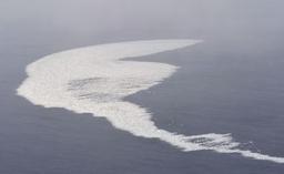 オホーツク海、今季初の流氷 北海道・網走の北280キロ