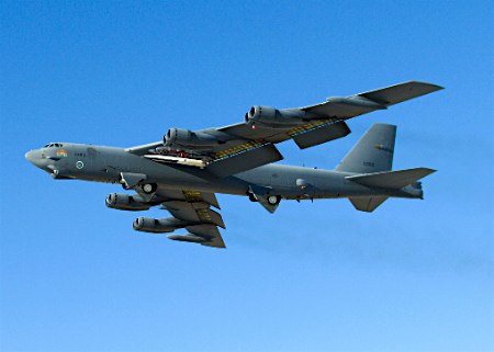 米軍のＢ52戦略爆撃機、韓国を低空飛行 防衛義務を履行