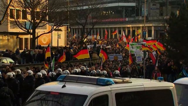 大みそかの集団性犯罪に抗議、デモ隊と警察が衝突 独ケルン