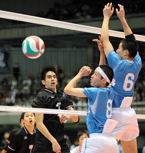 東福岡、サッカー部員も応援に駆けつけた！ ２連覇達成／春高バレー