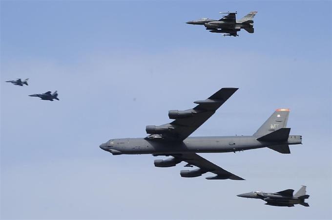 米軍爆撃機Ｂ５２、韓国上空を低空飛行 北朝鮮を牽制