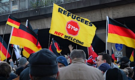 極右と警官隊衝突＝独ケルン