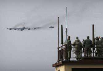 Ｂ５２爆撃機、韓国派遣 低空飛行で北朝鮮けん制